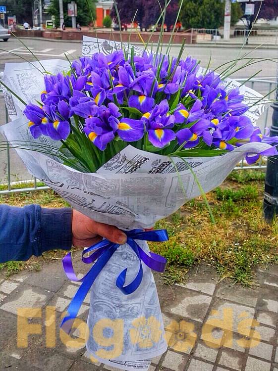 Букет «101 ирис» за 44 226 руб.